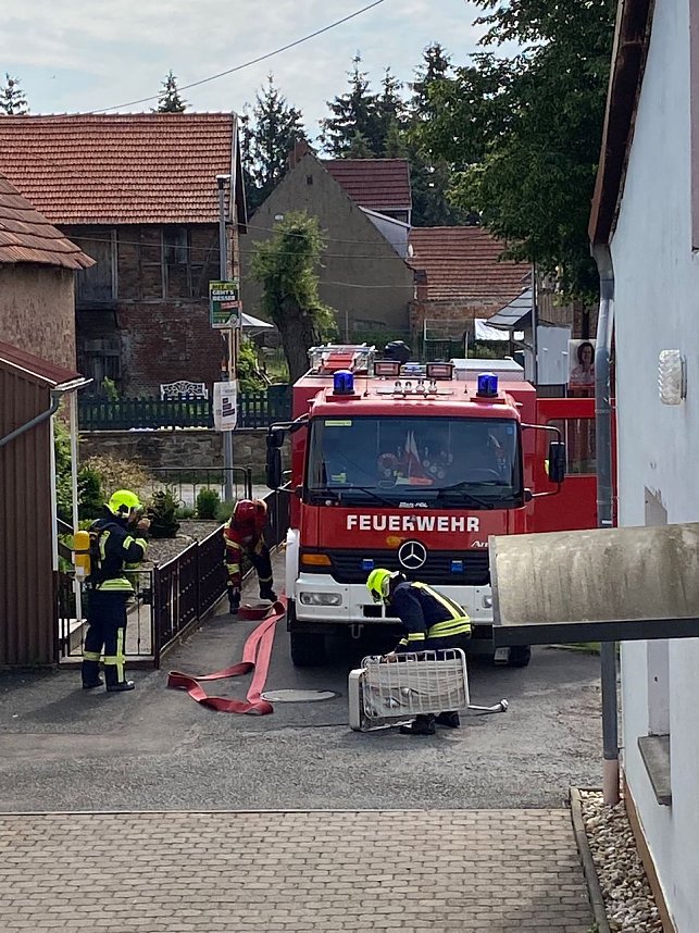 Unangek&uuml;ndigte Feuerwehr&uuml;bung im Kindergarten "Dorfspatzen" in Hohenebra