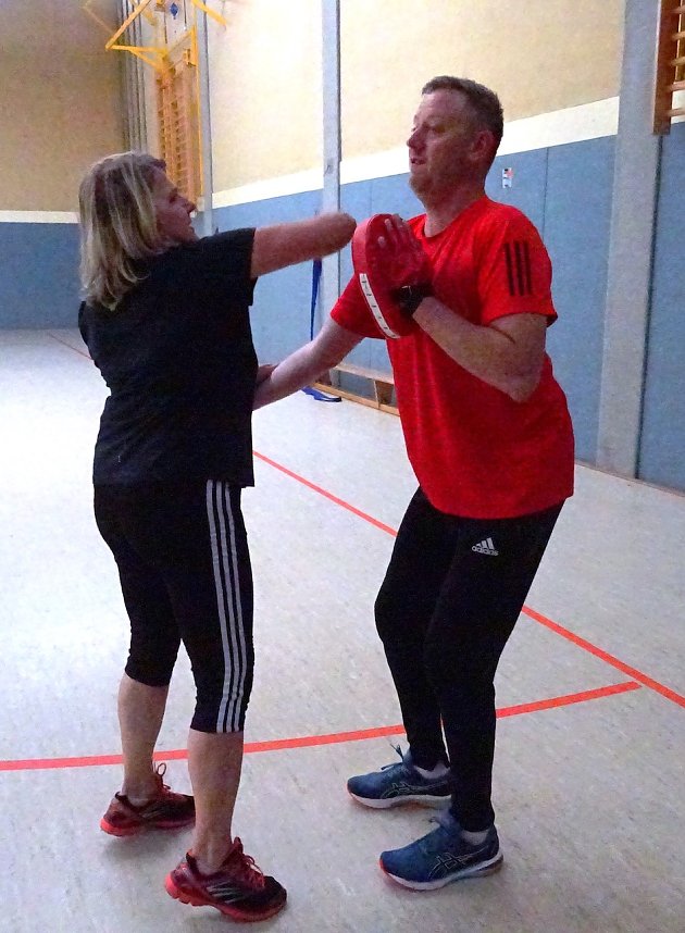 Lehrgang f&uuml;r Selbstverteidigung und Selbstbehauptung f&uuml;r Frauen in der Zweifelderhalle in Bad Frankenhausen