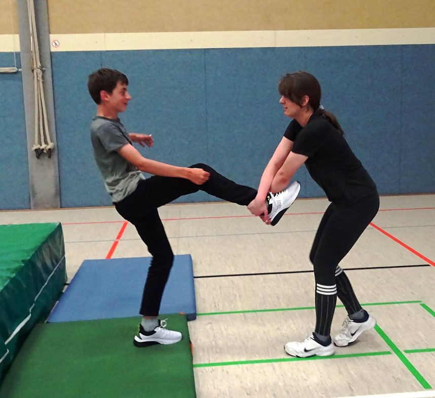 Lehrgang f&uuml;r Selbstverteidigung und Selbstbehauptung f&uuml;r Frauen in der Zweifelderhalle in Bad Frankenhausen