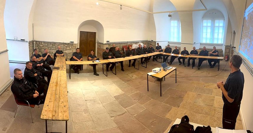 Feuerwehr-F&uuml;hrungskr&auml;fteschulung im Sondersh&auml;user Schloss