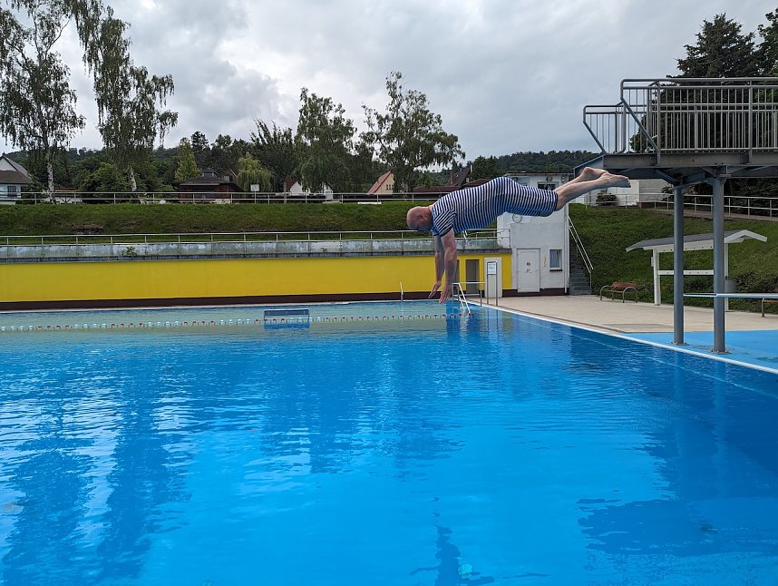 Anbaden im "Bergbad Sonnenblick" in Sondershausen