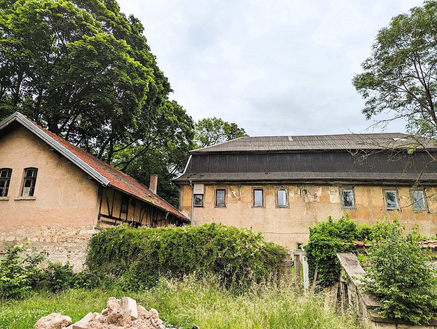 Verfallene J&auml;gerhaus auf dem Areal des Sondersh&auml;user Residenzschlosses