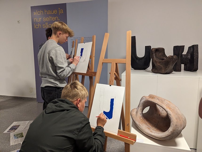 Die Sch&uuml;lerinnen und Sch&uuml;ler der Regelschule am Franzberg durften die Werke von Heinz Scharr eigenst&auml;ndig interpretieren