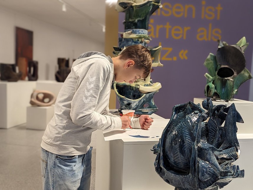 Die Sch&uuml;lerinnen und Sch&uuml;ler der Regelschule am Franzberg durften die Werke von Heinz Scharr eigenst&auml;ndig interpretieren