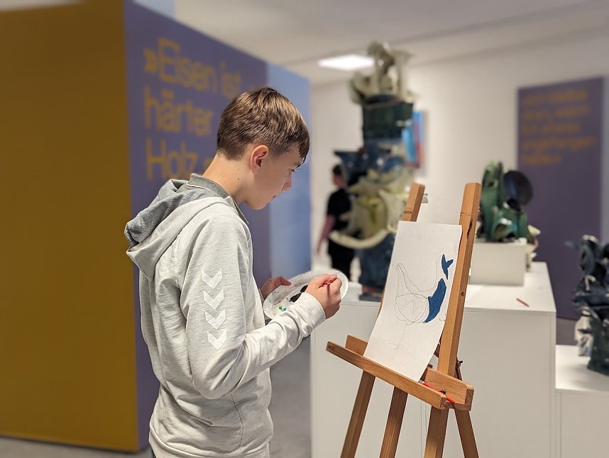 Die Sch&uuml;lerinnen und Sch&uuml;ler der Regelschule am Franzberg durften die Werke von Heinz Scharr eigenst&auml;ndig interpretieren