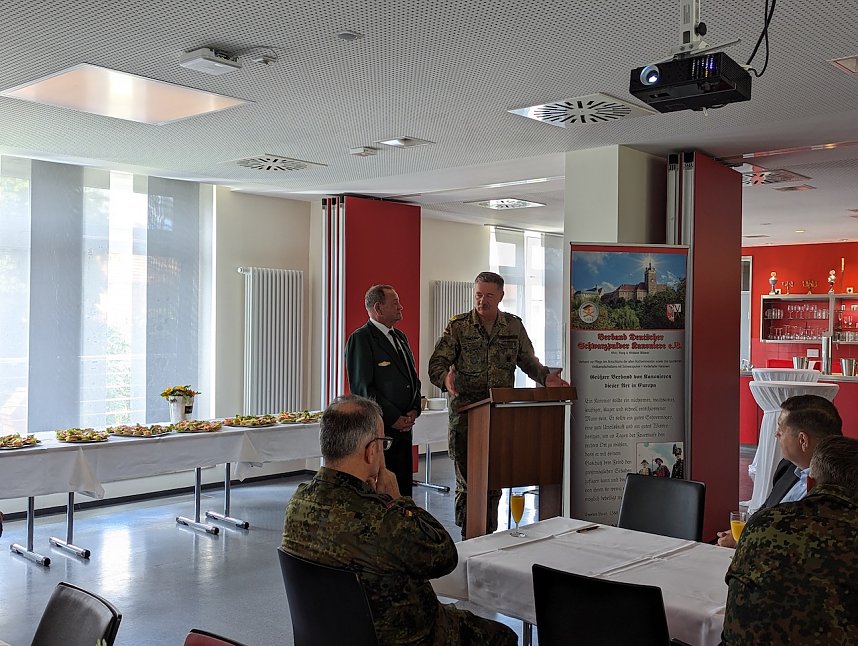 Bundeswehr und Schwarzpulver Kanoniere feiern 15-j&auml;hrige Partnerschaft