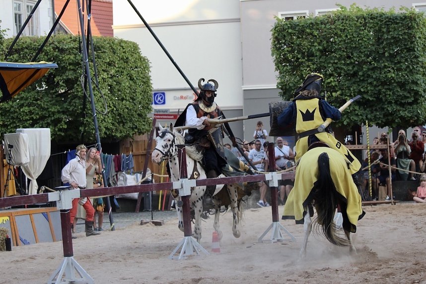 Hochprofessionelle Reitershow mit "Wenzel Ritterspiele"