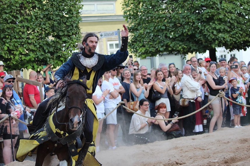 Hochprofessionelle Reitershow mit "Wenzel Ritterspiele"