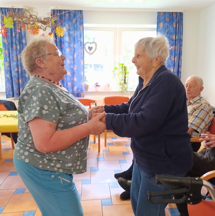 Sommerfest mit Tanz und Grillen in der Tagespflege Ebeleben