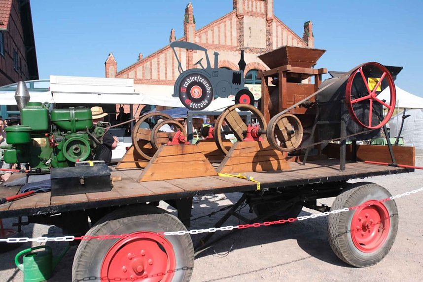 Motoren- und Maschinenschau zu Dreschfest in Sundhausen
