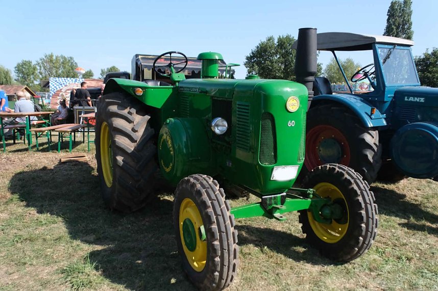 Motoren- und Maschinenschau zu Dreschfest in Sundhausen