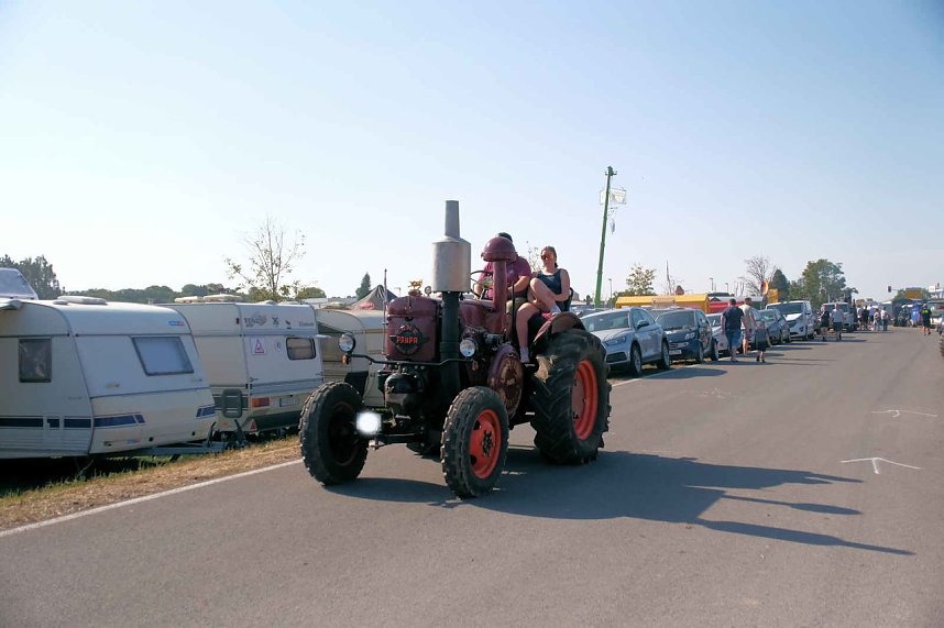 Motoren- und Maschinenschau zu Dreschfest in Sundhausen