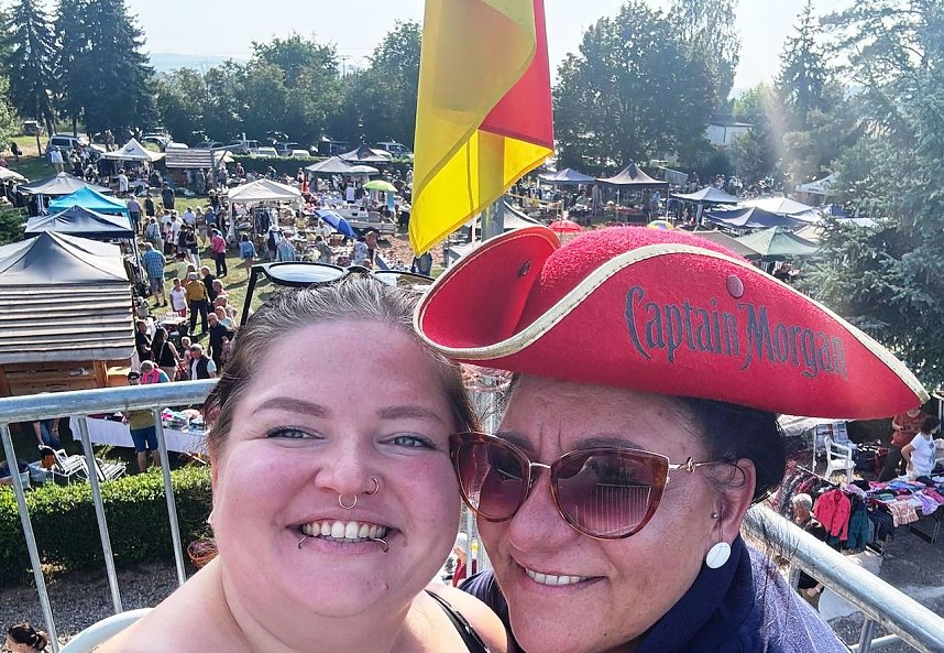 Viele Menschen kamen zum 2. Flohmarkt in das Naturschwimmbad Heldrungen