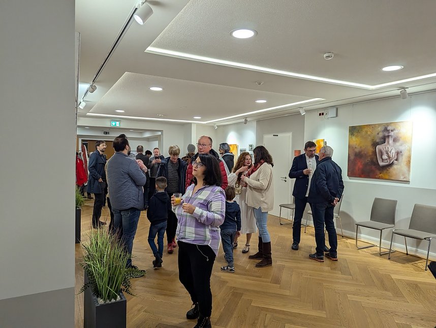 Bildgewaltige Emotionen im Rathaus mit Bildern der Syrerin Omaia Akil 