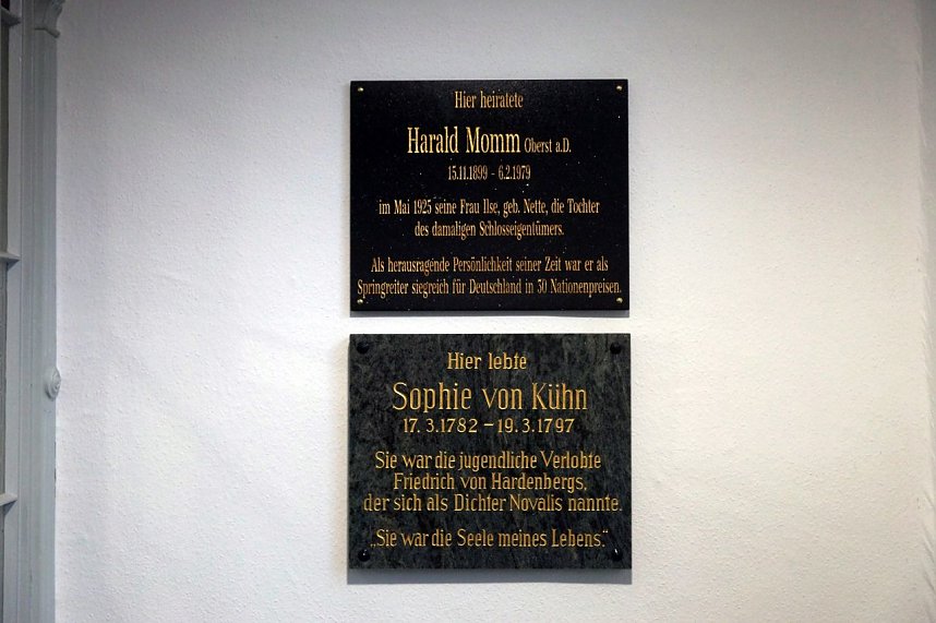 Gedenktafel f&uuml;r Oberst a.D. Harald Momm eingeweiht