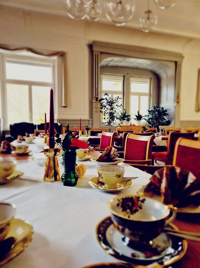 Gedenktafel f&uuml;r Oberst a.D. Harald Momm eingeweiht