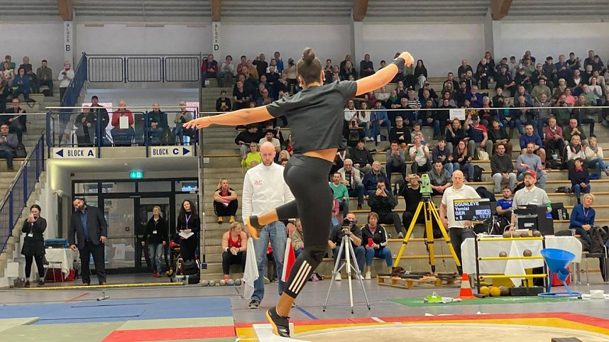 Der Wettkampf der Damen beim Kugelsto&szlig;en Indoor in Nordhausen