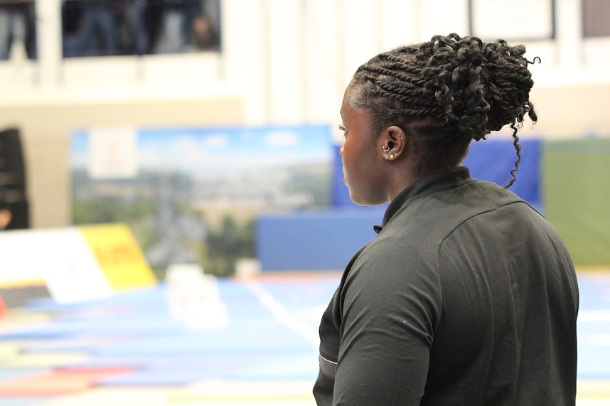 Sportlerinnen und Sportler begeisterten beim Indoor-Kugelsto&szlig;en, in der Wiedigsburghalle in Nordhausen, das Publikum