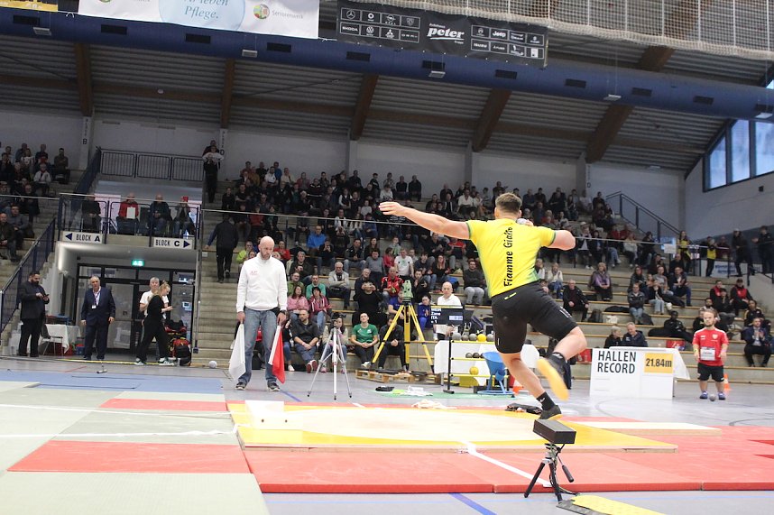 Indoor Kugelsto&szlig;en in der Wiedigsburghalle in Nordhausen