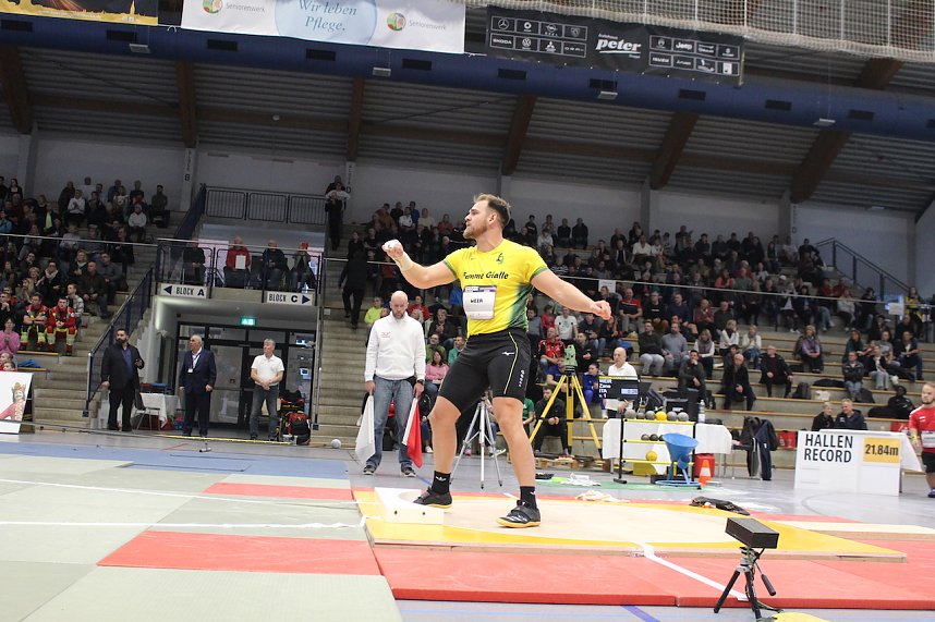Indoor Kugelsto&szlig;en in der Wiedigsburghalle in Nordhausen