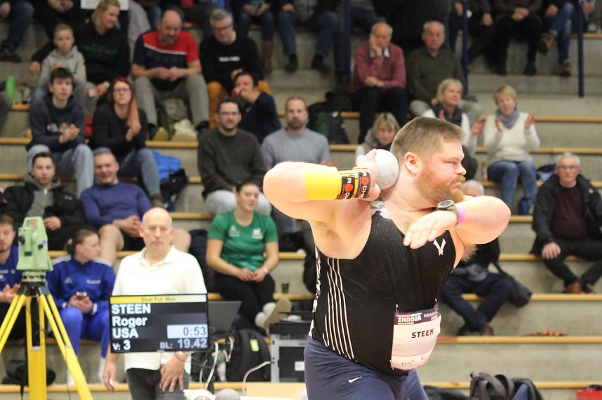 Indoor Kugelsto&szlig;en in der Wiedigsburghalle in Nordhausen