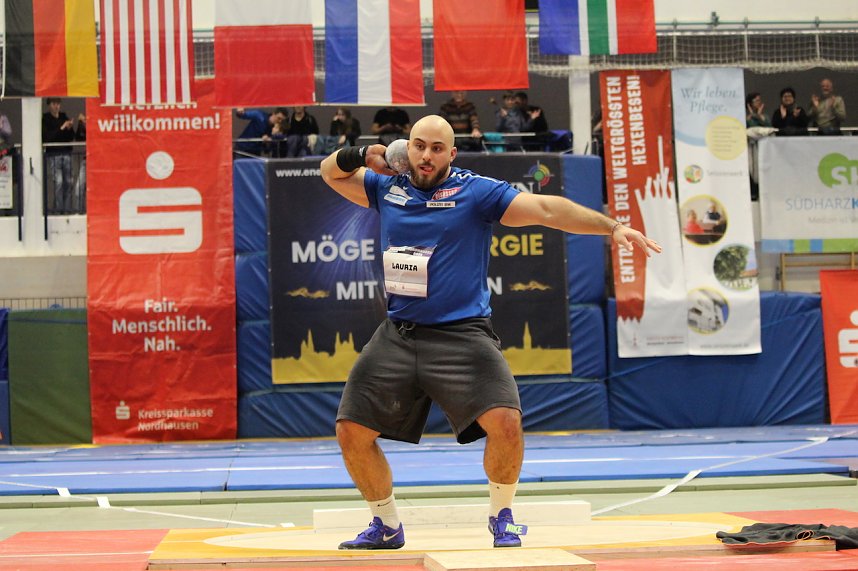 Indoor Kugelsto&szlig;en in der Wiedigsburghalle in Nordhausen