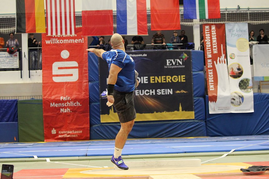 Indoor Kugelsto&szlig;en in der Wiedigsburghalle in Nordhausen