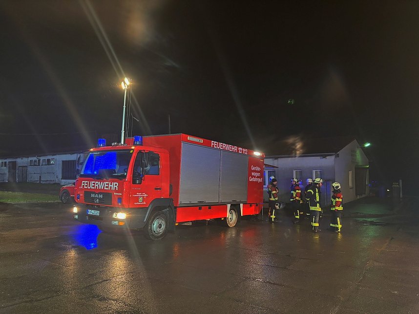 Mitarbeiter klagen &uuml;ber gesundheitliche Beschwerden - Einsatz der Gefahrenabwehr der Feuerwehr in einem Kyffh&auml;user Agrarbetrieb