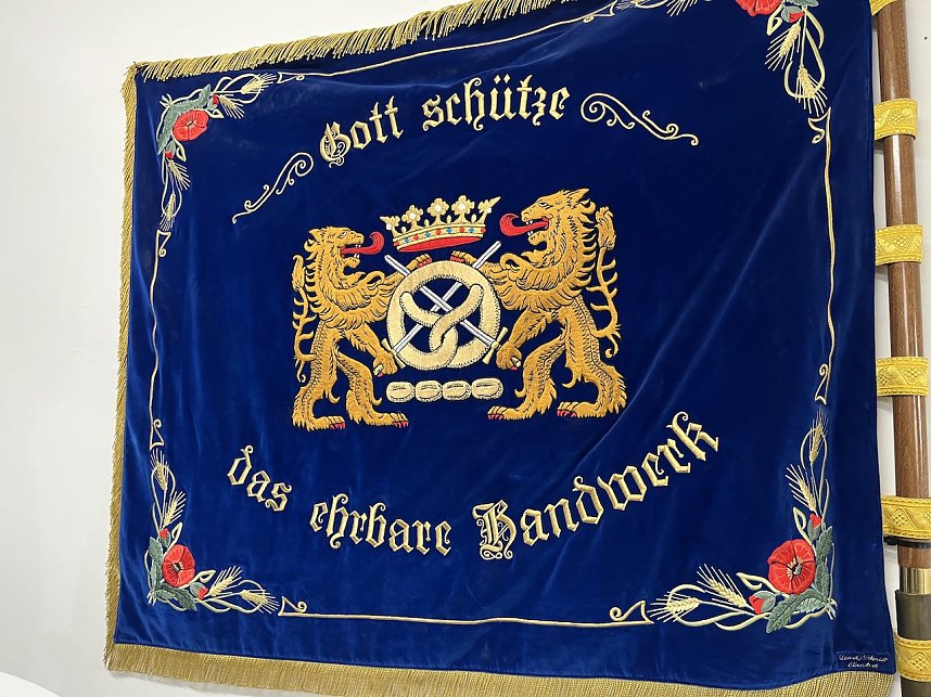 Wahlpodium mit Fragen der regionalen Wirtschaft