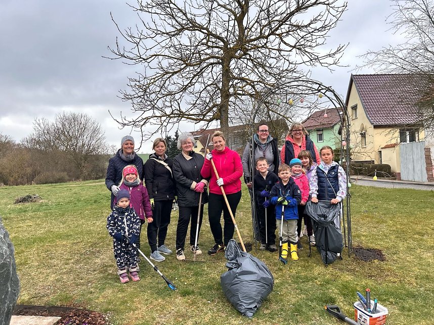 Eine gro&szlig;e Fr&uuml;hjahrsputzaktion fand im OT Ichstedt statt 