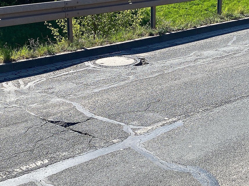 Schlechter Zustand der Martin-Andersen-Nex&ouml; Stra&szlig;e