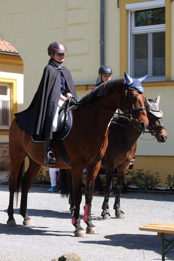 Impressionen Novalisritt 2025 am Schloss "Sophie von K&uuml;hn" in Gr&uuml;ningen