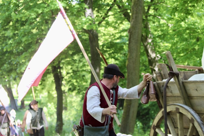 500 Jahre nach dem Bauernkrieg stellen 30 Darsteller in historischen Gew&auml;ndern den M&uuml;ntzer-Zug nach und machen Station in Ebeleben