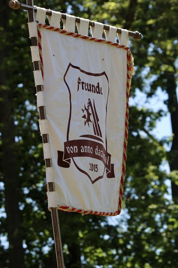 500 Jahre nach dem Bauernkrieg stellen 30 Darsteller in historischen Gew&auml;ndern den M&uuml;ntzer-Zug nach und machen Station in Ebeleben