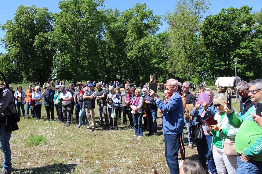500 Jahre nach dem Bauernkrieg stellen 30 Darsteller in historischen Gew&auml;ndern den M&uuml;ntzer-Zug nach und machen Station in Ebeleben