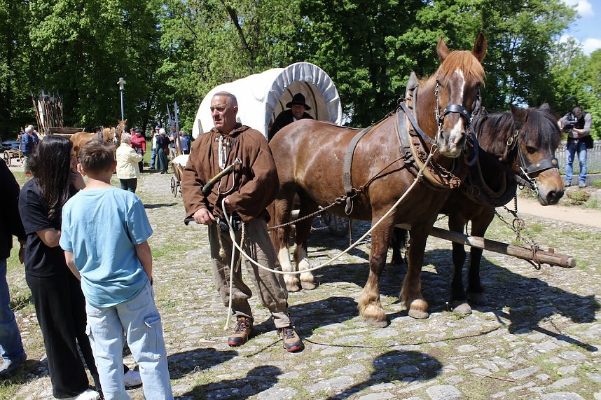 500 Jahre nach dem Bauernkrieg stellen 30 Darsteller in historischen Gew&auml;ndern den M&uuml;ntzer-Zug nach und machen Station in Ebeleben