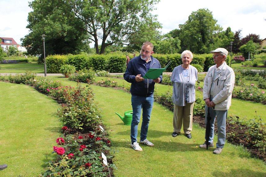 Feierliche Einpflanzung im Rosengarten am Pfingstsamstag
