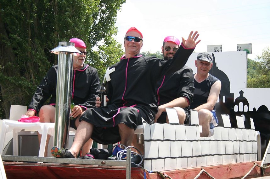 13. Badewannenrennen in Bennungen