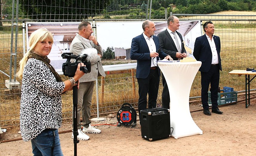 Grundsteinlegung f&uuml;r das "Nest" am Stausee Kelbra
