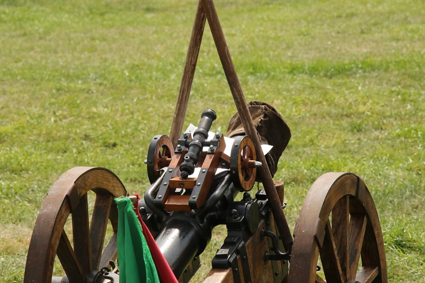 Kanonendonner auf der Pfalz Tilleda