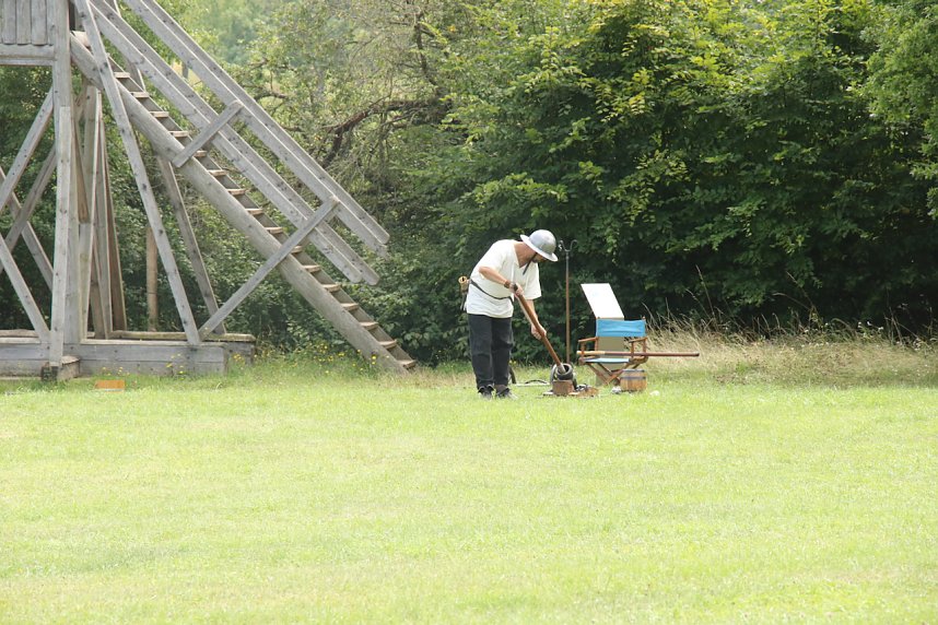 Kanonendonner auf der Pfalz Tilleda