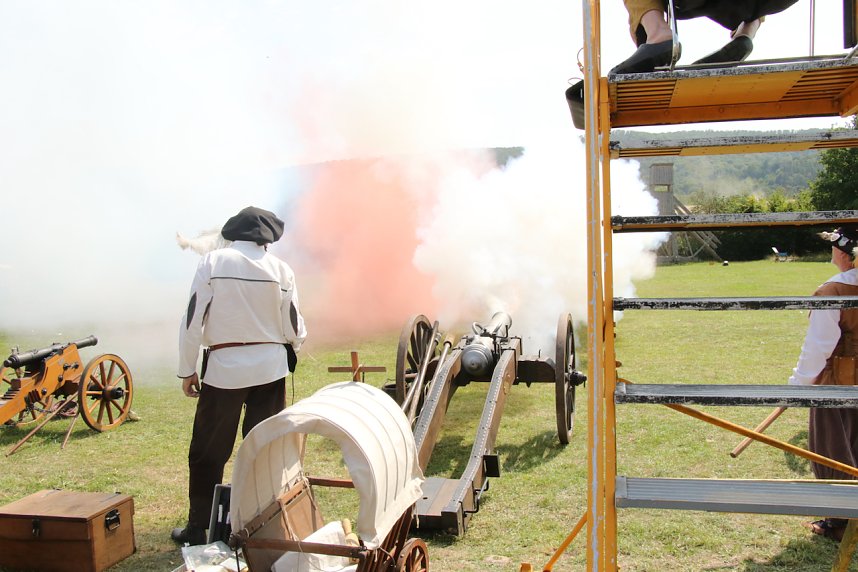 Kanonendonner auf der Pfalz Tilleda