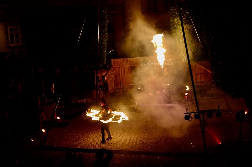Spektakul&auml;re Feuershow von "EVENTPUPPETS" beim Mittelalterstadtfest in Bad Langensalza