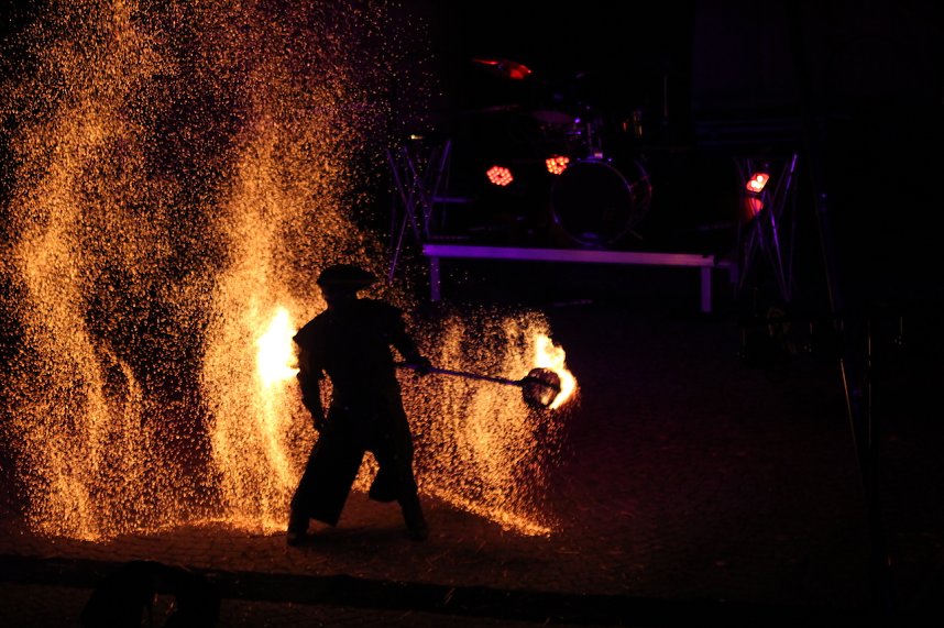 Spektakul&auml;re Feuershow von "EVENTPUPPETS" beim Mittelalterstadtfest in Bad Langensalza