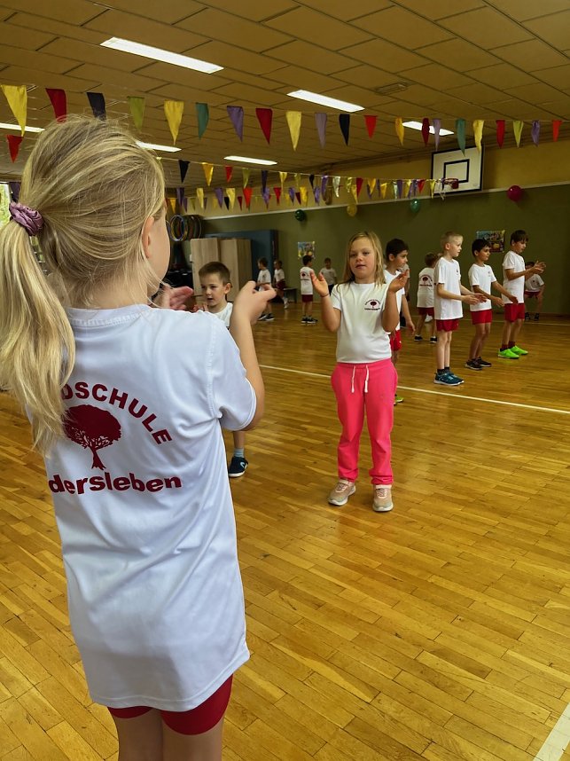 Let&acute;s dance for Kids � das coole Bewegungsprojekt mit Michael Hirschel in der Grundschule in Udersleben