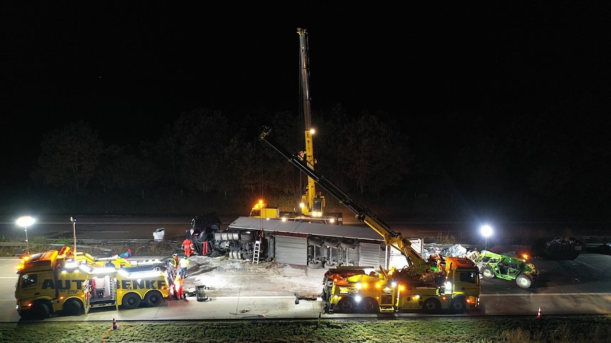 LKW-Unfall auf der Autobahn 38