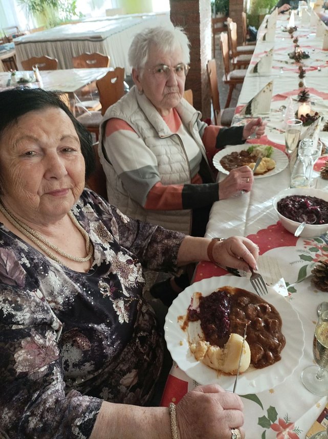 In der WB 4 Seniorengruppe in Sondershausen wurde stimmungsvoll die Weihnachtszeit gemeinsam mit den Bebraer Singv&ouml;geln eingel&auml;utet.