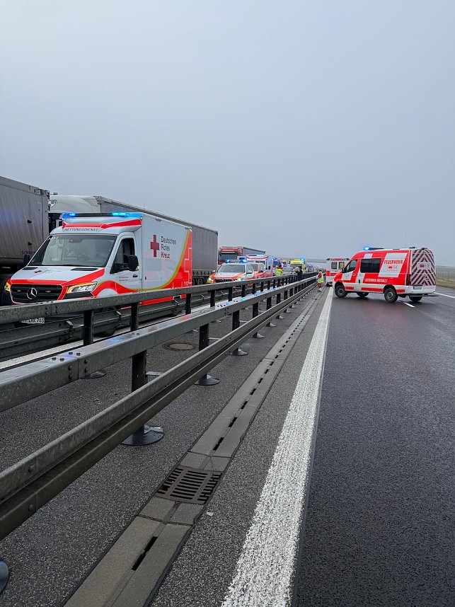 Massenkarambolage aus der A71 zwischen Heldrungen und K&ouml;lleda