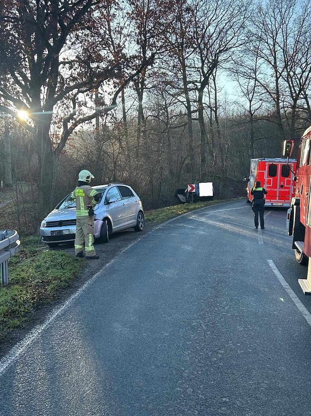 Schwerer Verkehrsunfall mit mehreren Verletzten zwischen  zwischen Hachelbich und Bendeleben
