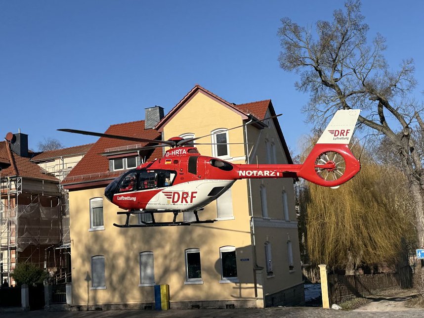 Ein Pick-Up hat vor einer Krankenkasse in Sondershausen eine Frau &uuml;berrollt.